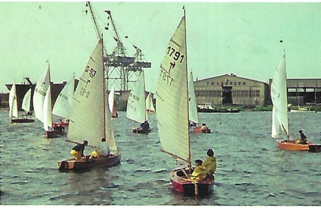 Historische Segeljollen auf der Weser