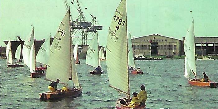 Historische Segeljollen auf der Weser
