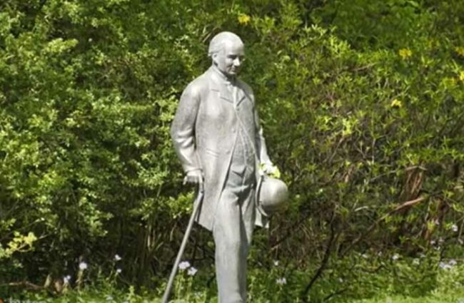 knoop-statue